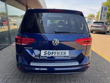 Bild 5 VW Touran SOUND 1.6 TDI DSG 7-Sitzer LED-SW RearVie