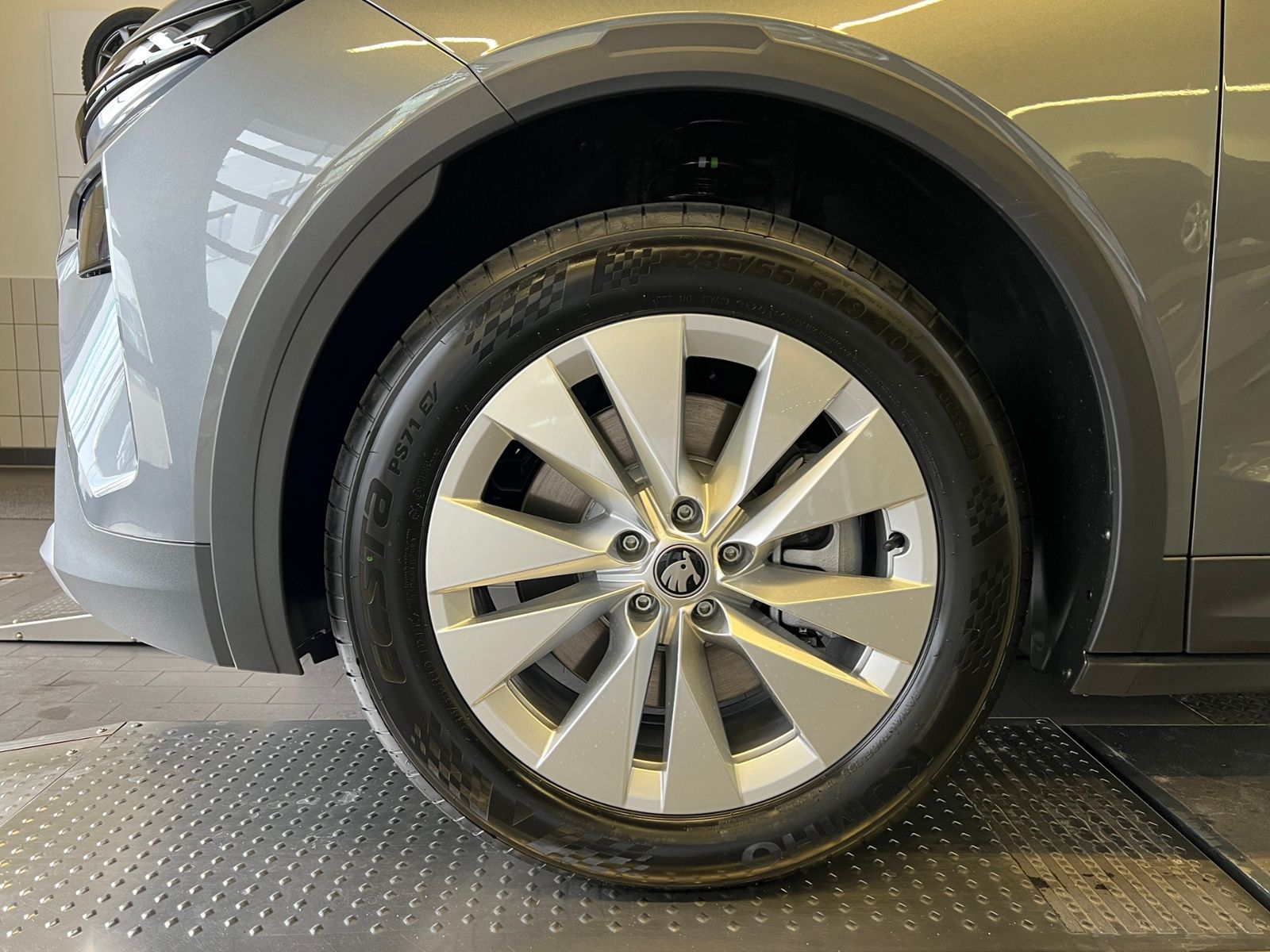 Fahrzeugabbildung SKODA Elroq 85 *AHK,Wärmepumpe,KESSY*