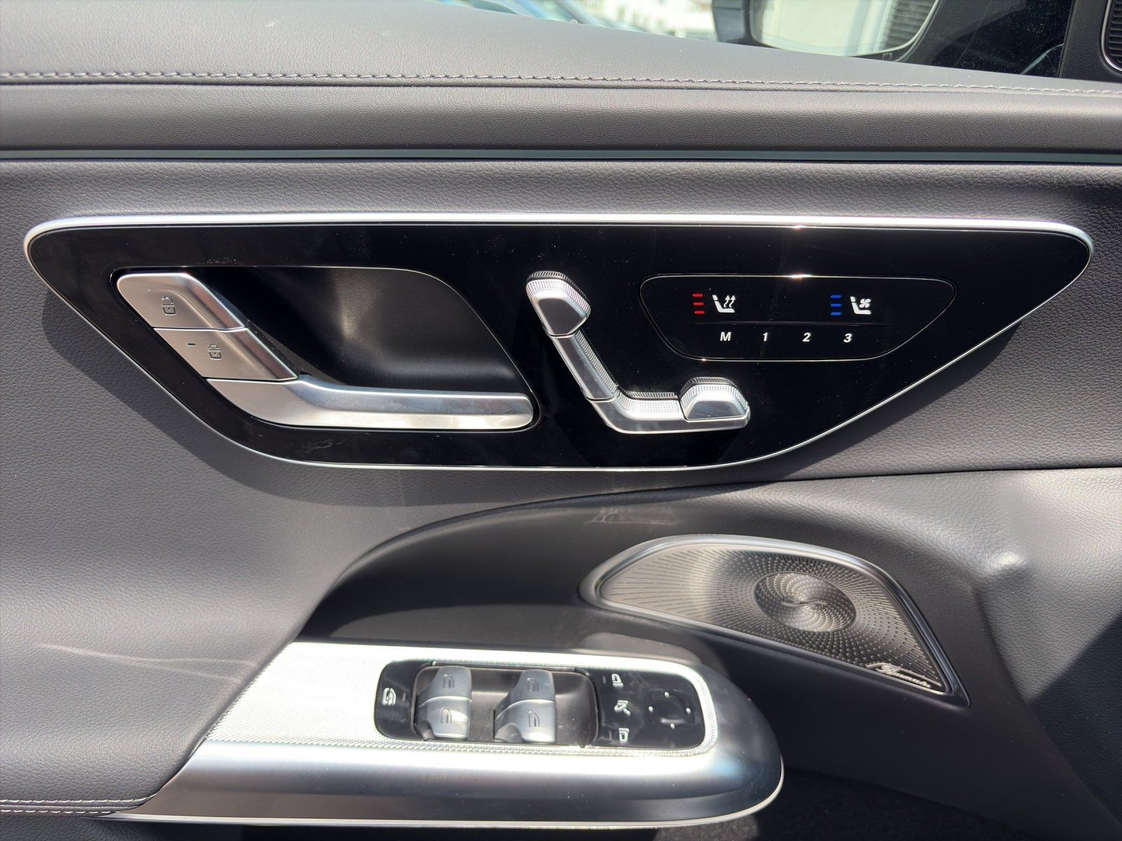 Fahrzeugabbildung Mercedes-Benz E 450 d 4M AMG Head Up Airm Distr Digi Burm AHK