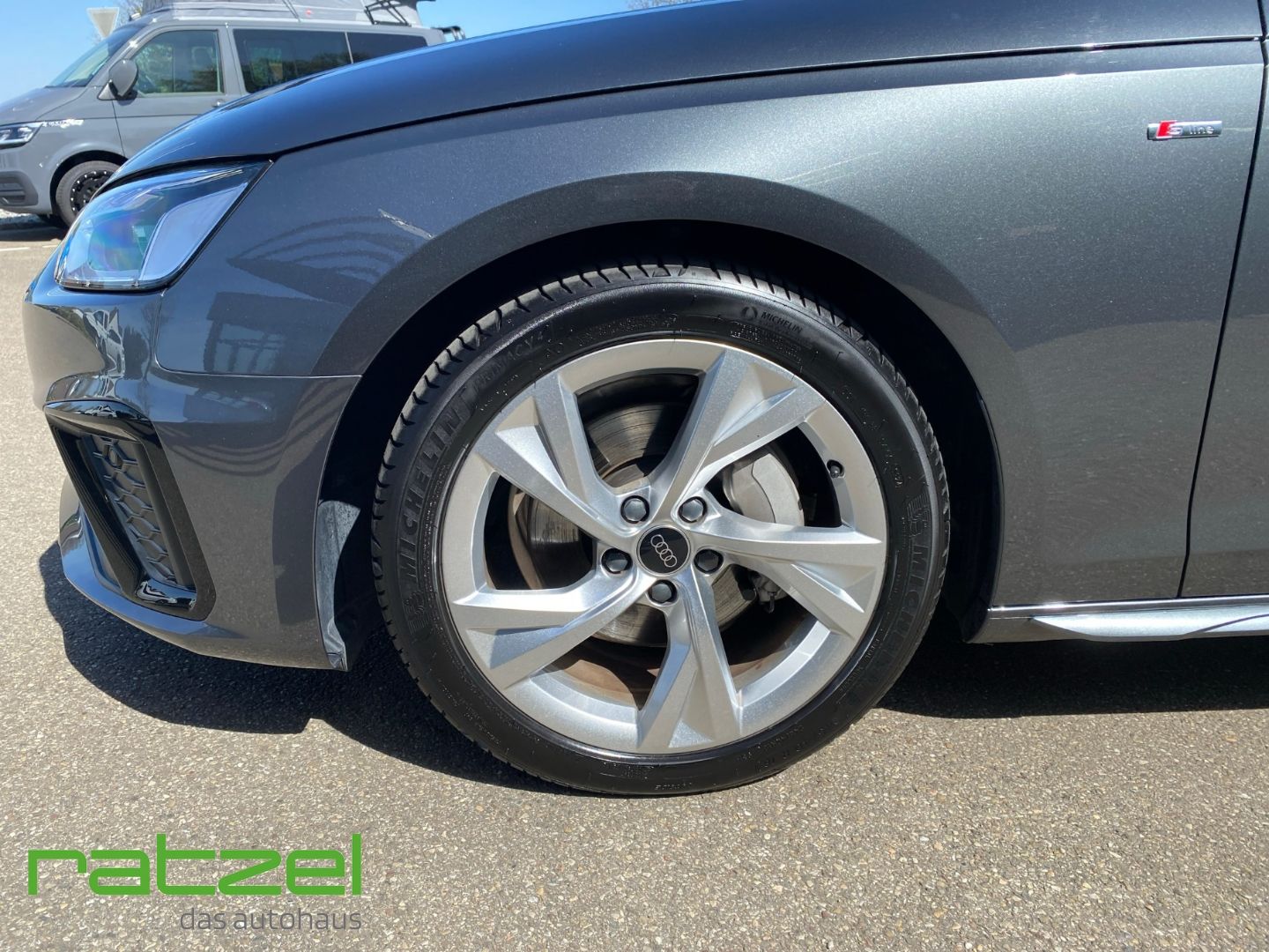 Fahrzeugabbildung Audi A4 Avant S line 40 TFSI S tronic Pano Navi LED A