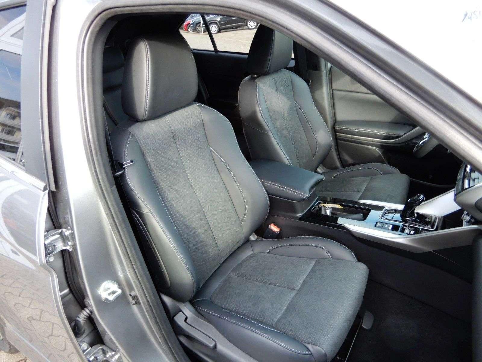 Fahrzeugabbildung Mitsubishi Eclipse Cross 2.4 PHEV SELECT 4WD Navi LED