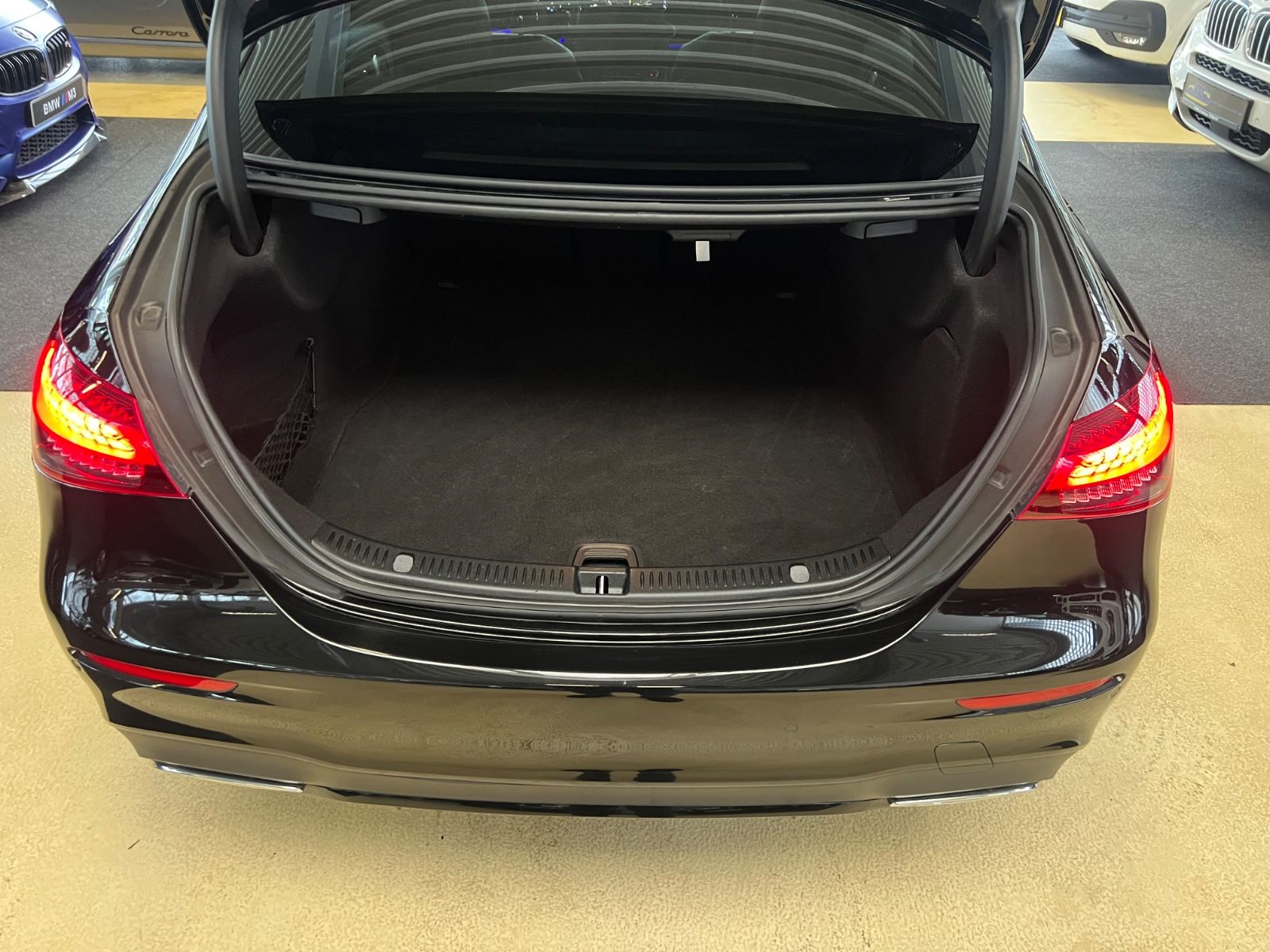 Fahrzeugabbildung Mercedes-Benz E 400 d 4Matic AMG LINE *PANO*designo-manufaktur