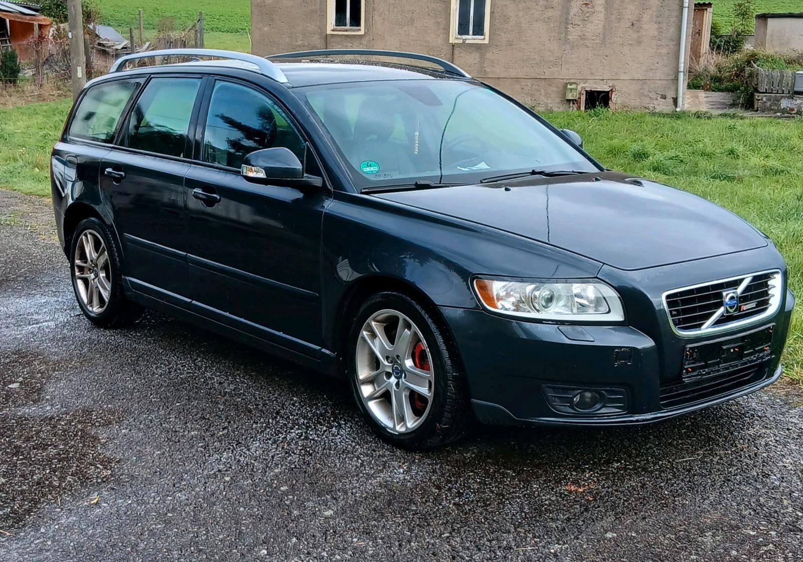 Volvo V50 2010 — interior