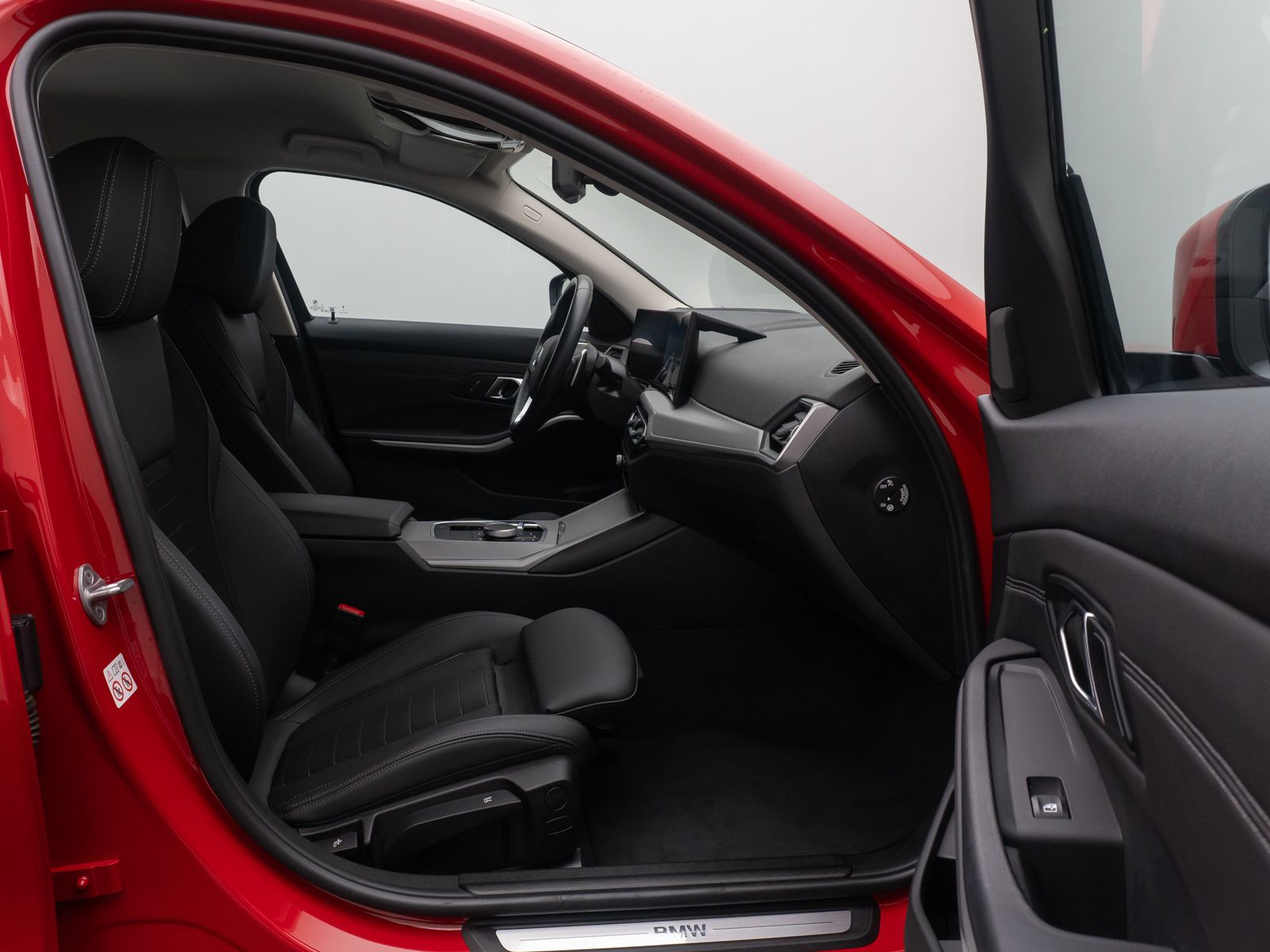 Fahrzeugabbildung BMW 320d xD DAB Alarm HUD HiFi Sportsitz Geschwindig