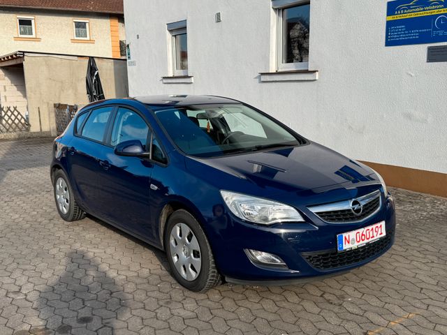 Opel Astra J Lim. 5-trg. Selection