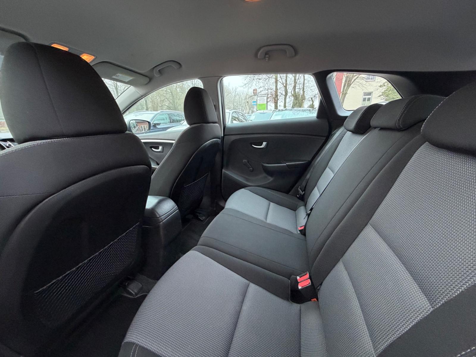 Hyundai i30 2013 — photo 14