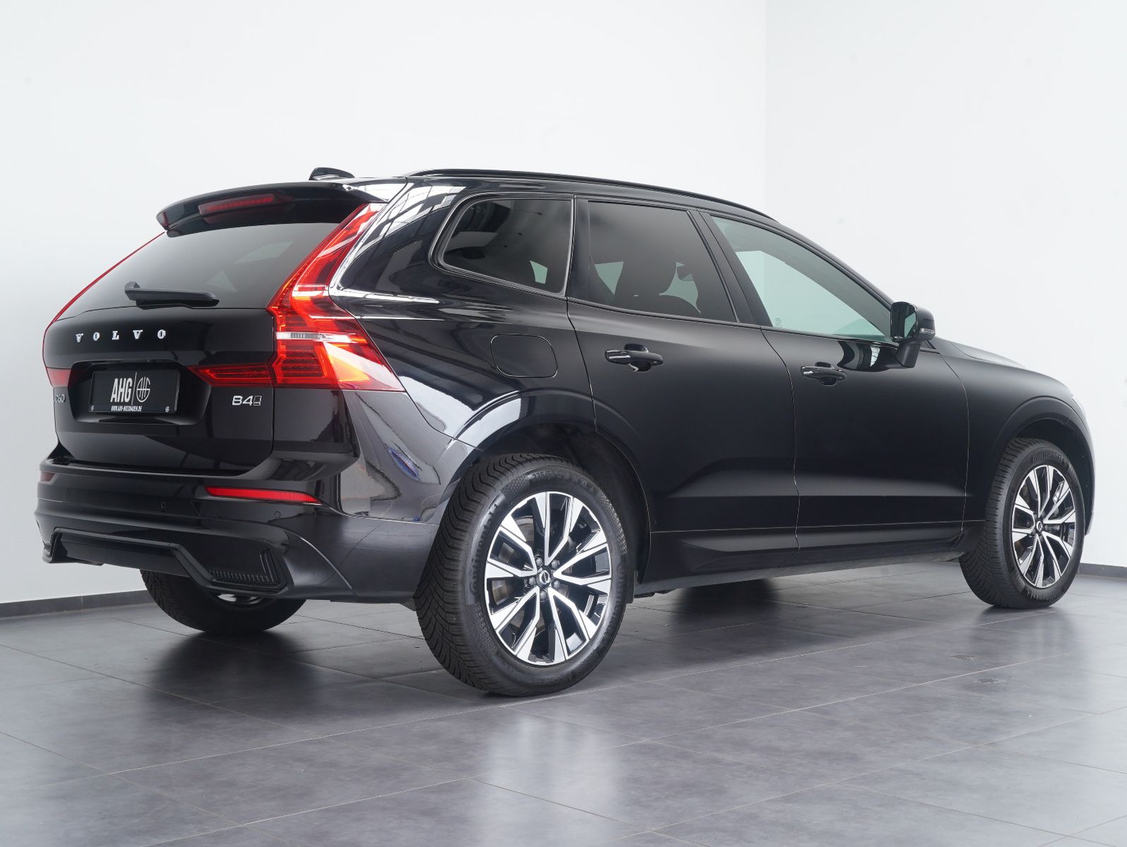 Fahrzeugabbildung Volvo XC60 B4 D AWD Plus Dark PANORAMA/LED/ACC/AHK