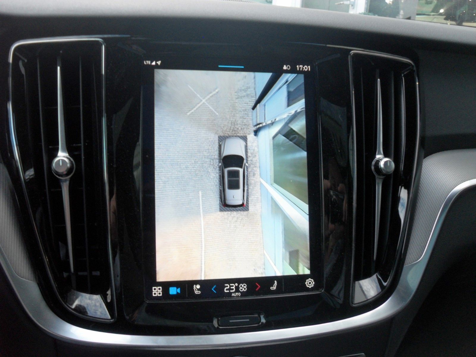 Fahrzeugabbildung Volvo V60 B5 Cross Country Plus AWD | AHK | 360° | SH