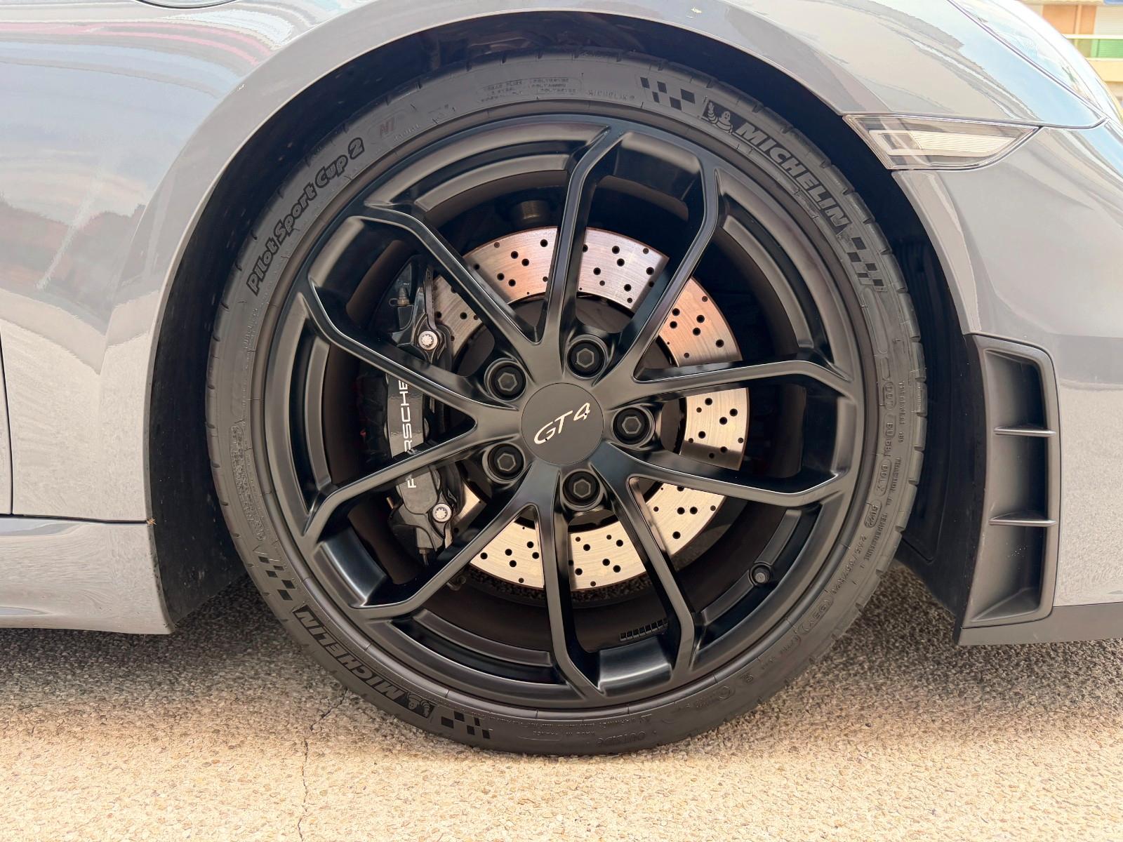 Porsche 718 Cayman GT4