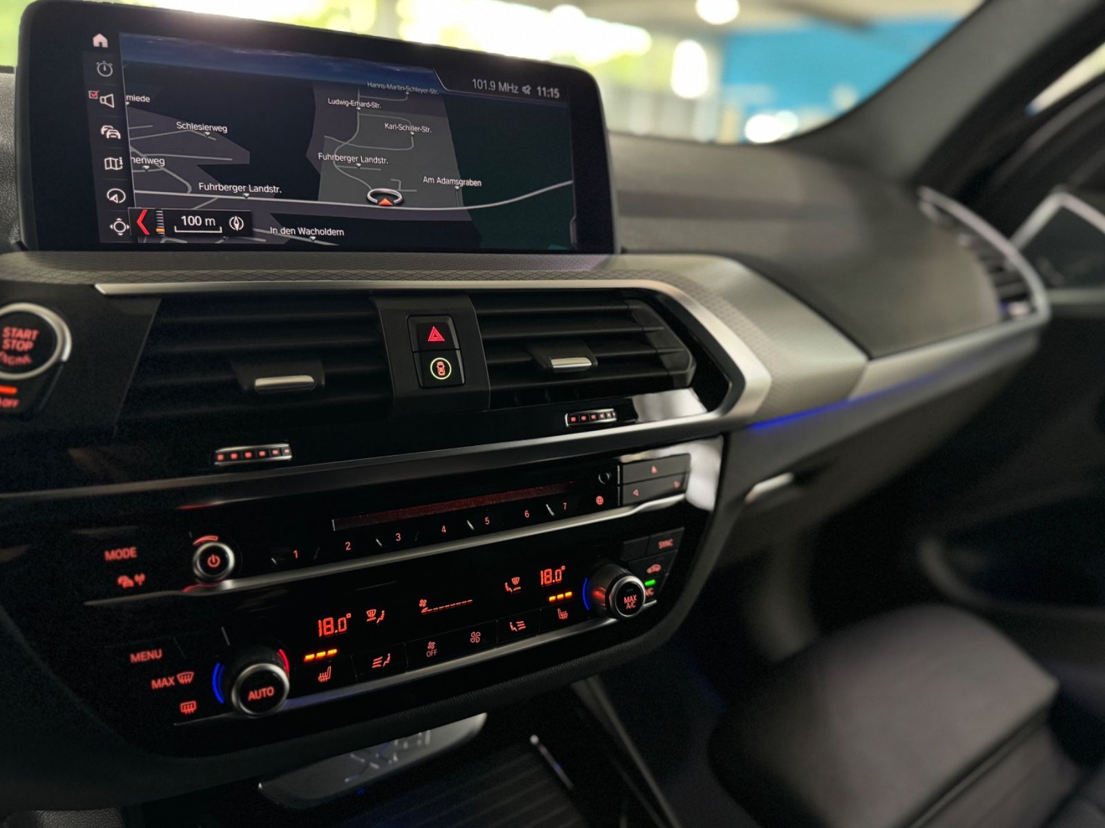 Fahrzeugabbildung BMW X3 xD30i M Sport Kamera HUD Komfort Alarm AHK