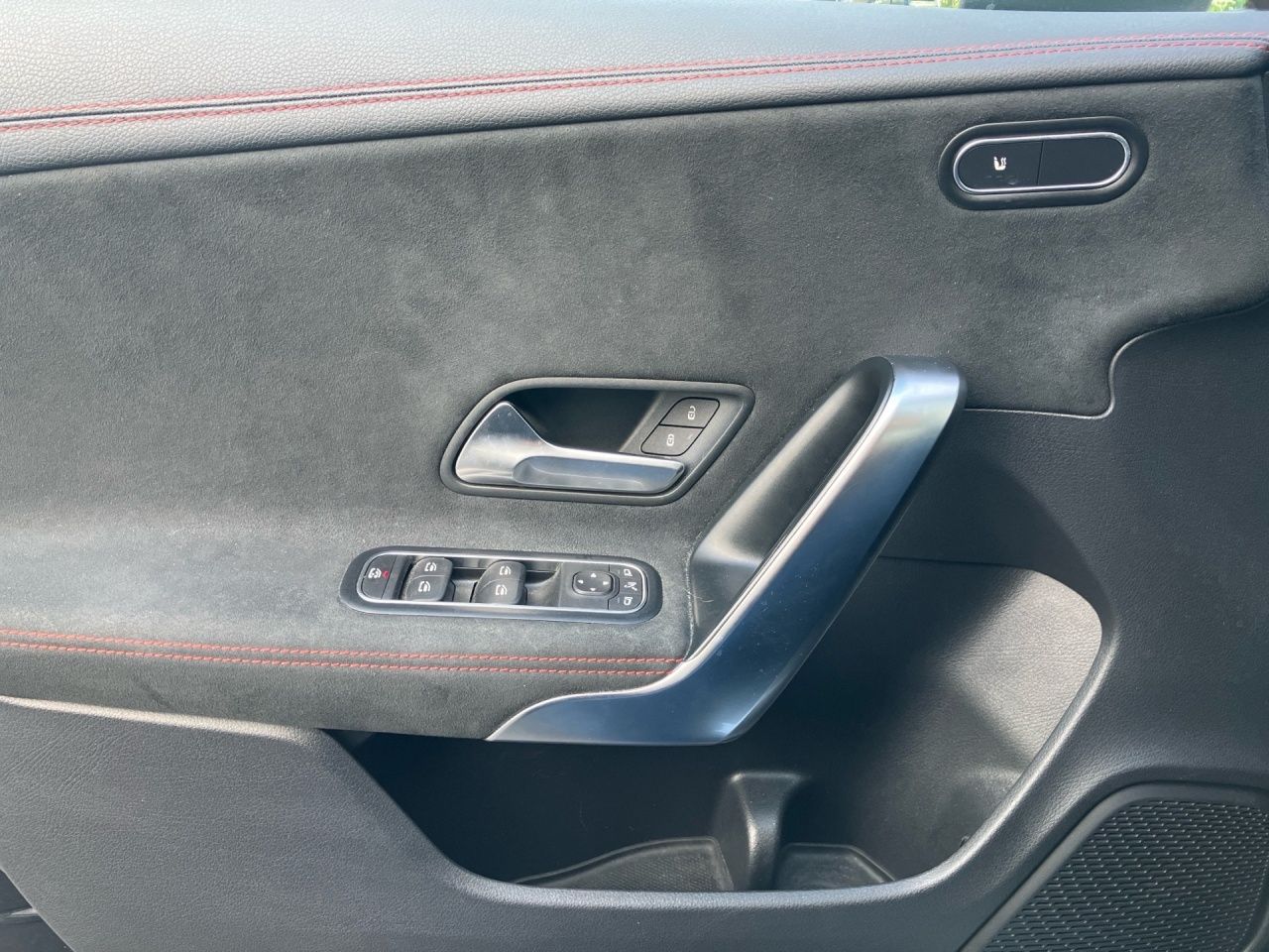Fahrzeugabbildung Mercedes-Benz CLA 250 4MATIC Shooting Brake AMG+STNDHZ+ALLRAD+