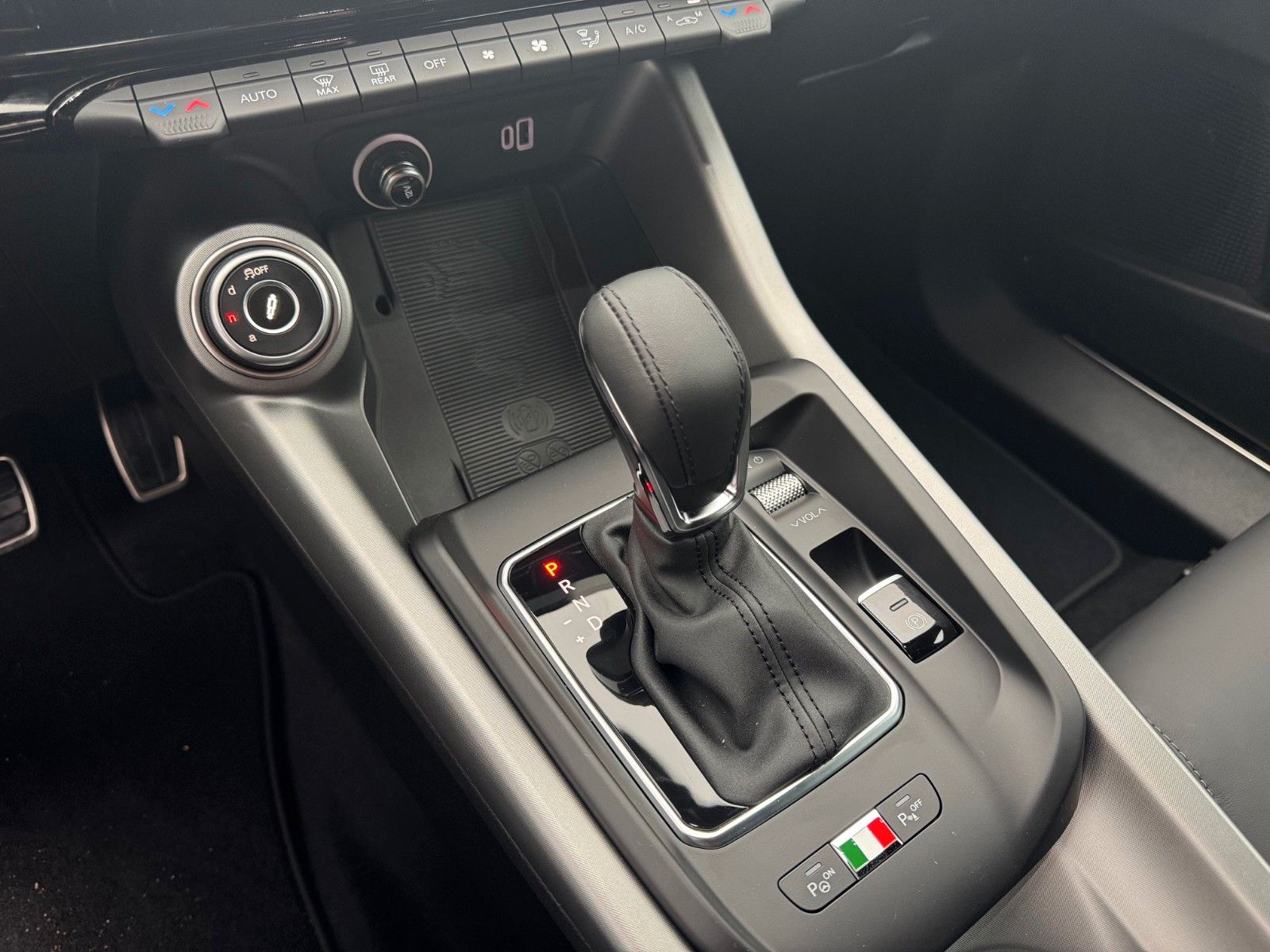 Fahrzeugabbildung Alfa Romeo TONALE TRIBUTO ITALIANO 160PS 360° KAMERA NAVI