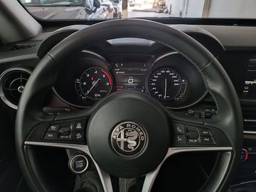 Alfa-Romeo Stelvio - 9