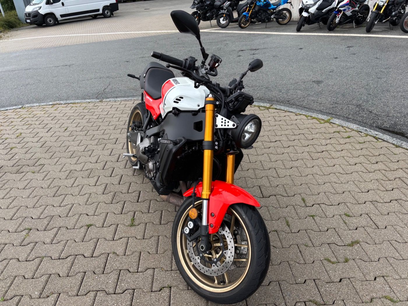 Fahrzeugabbildung Yamaha XSR 900 kurzer Kennzeichenhalter