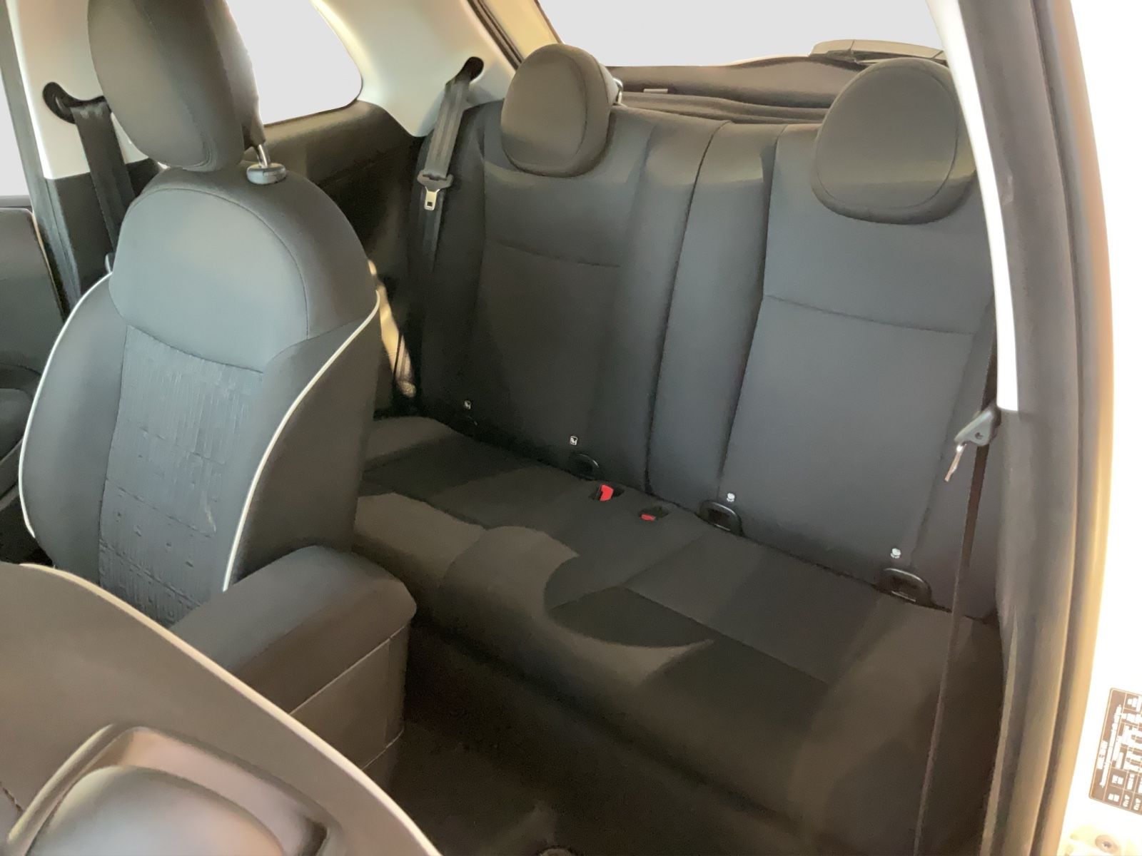 Fahrzeugabbildung Fiat 500e + Komfort Paket, Style Paket