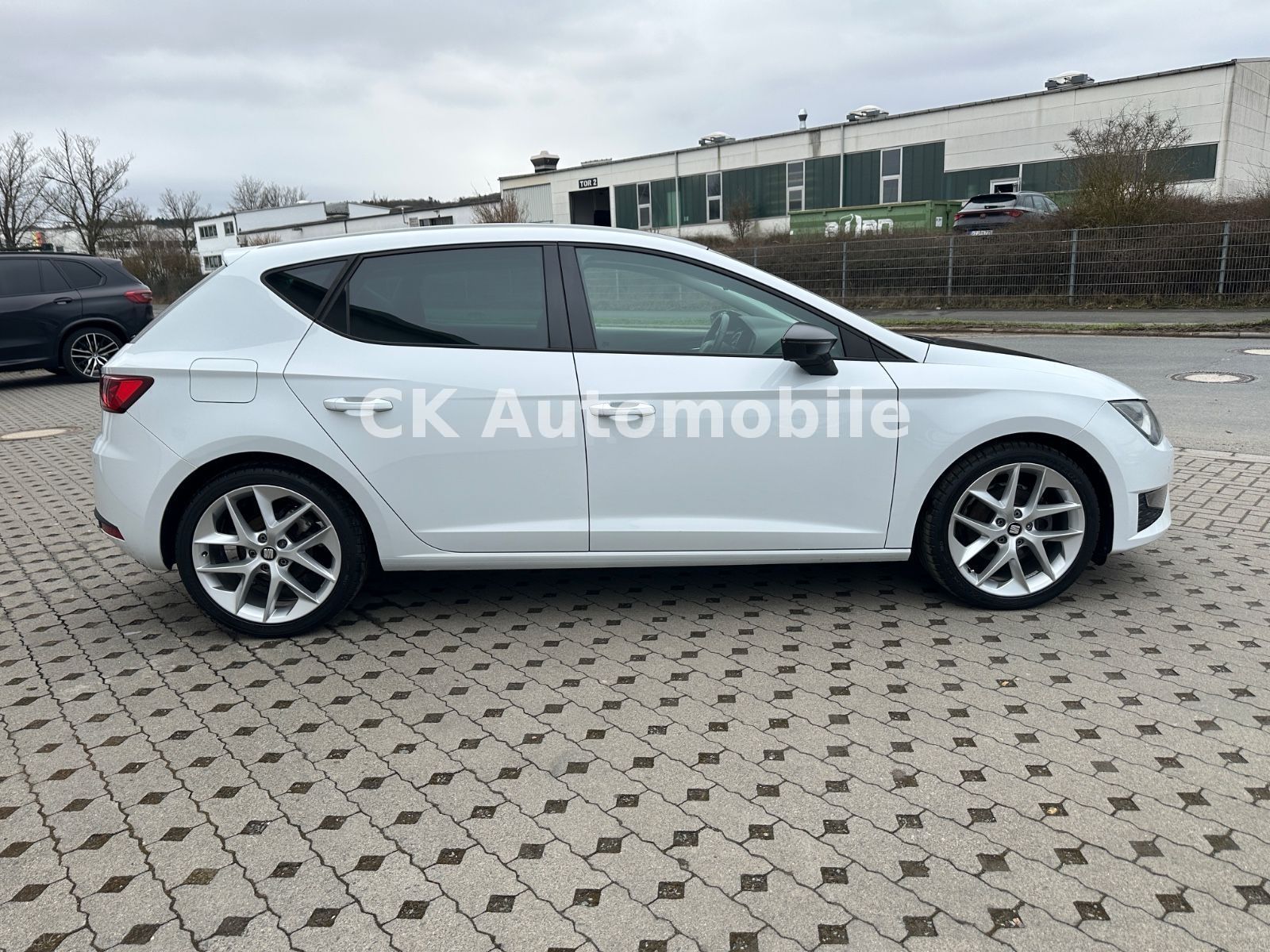 Fahrzeugabbildung SEAT Leon FR 2.0 TDI/Navi/LED/Alcantara/SHZ/PDC