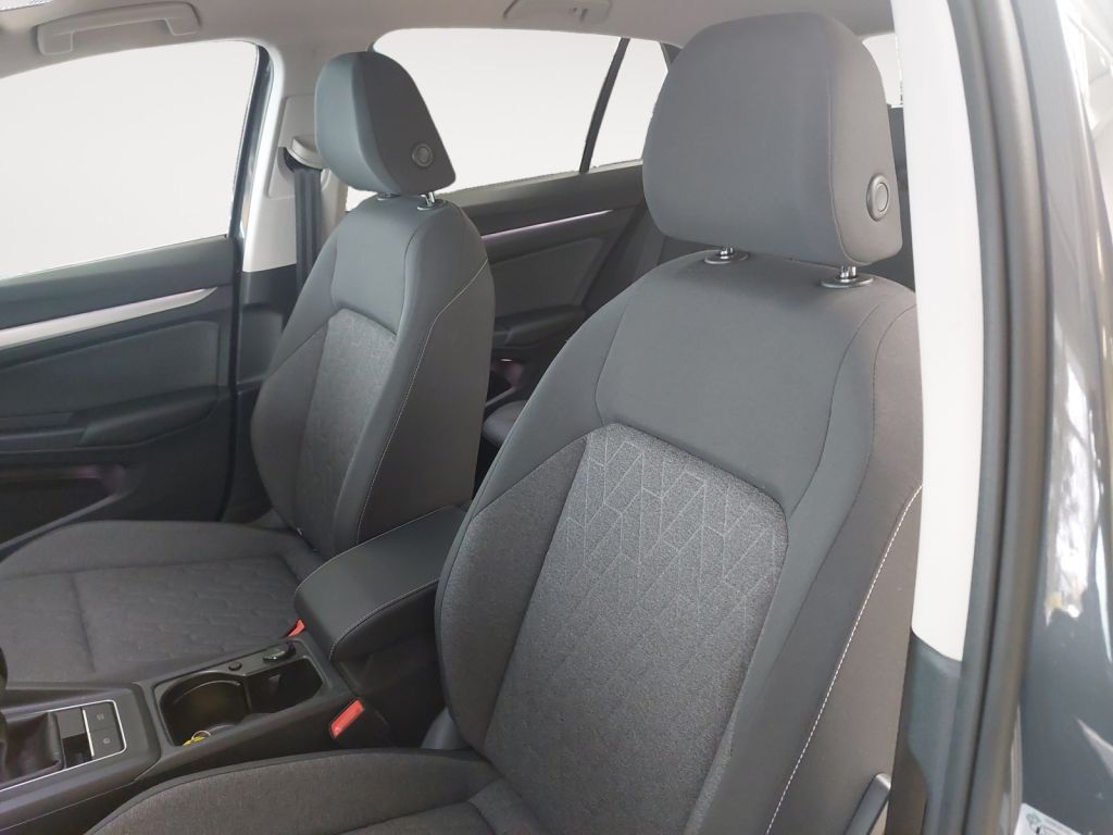 Fahrzeugabbildung Volkswagen Golf 1.0 TSI Life AHZV ACC Navi