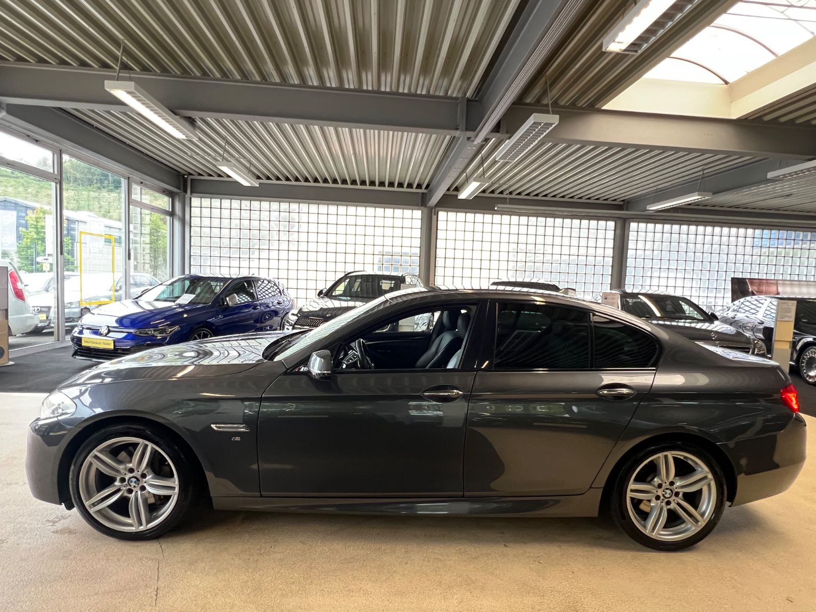Fahrzeugabbildung BMW 530 5 Lim. M SPORT PAKET * LCI * HEAD-UP*