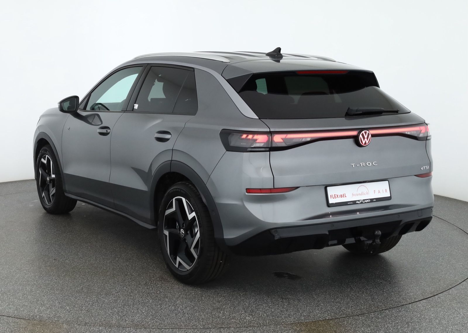 Volkswagen T-Roc R-Line 1.5 eTSI DSG n.Modell LED ACC AHK imagem 3