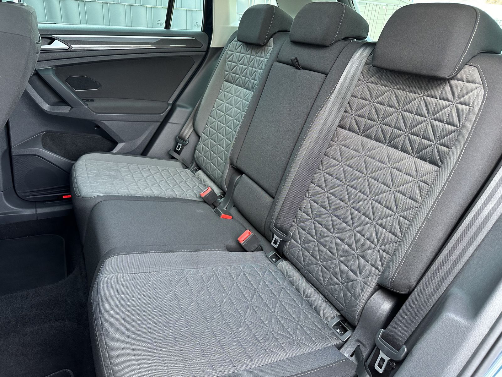 Fahrzeugabbildung Volkswagen Tiguan 2.0 TDI DSG 4M Life NAV+LED+PANO+H&K+ACC