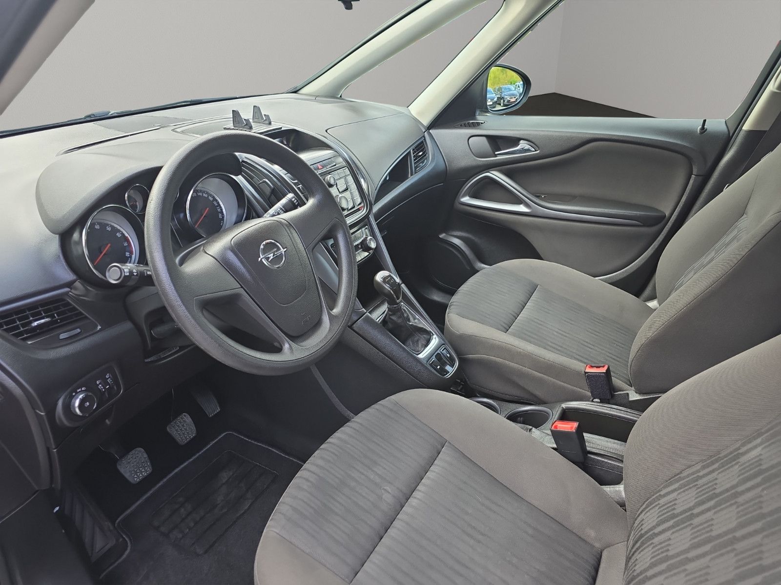 Fahrzeugabbildung Opel Zafira C Tourer Selection 7-Sitze TÜV INSP. NEU