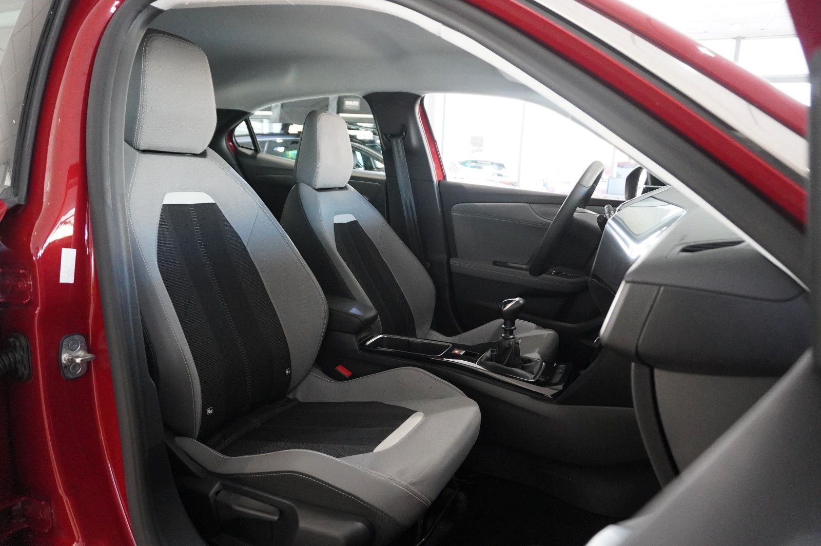 Fahrzeugabbildung Opel Mokka ELEGANCE 1.2T NAVI/LED/KAMERA/SPORT/VIRT.