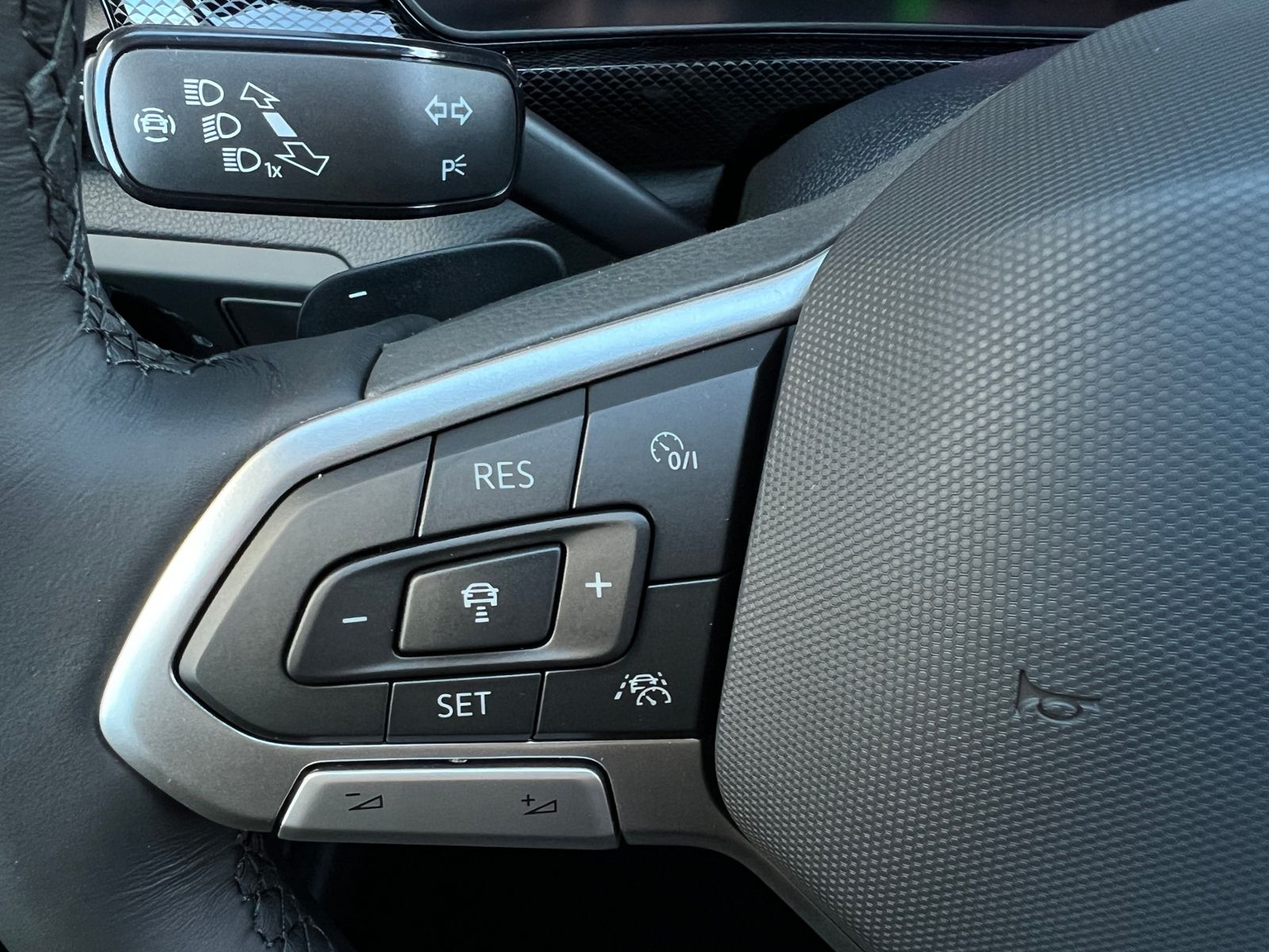 Fahrzeugabbildung Volkswagen T-Cross Life 1.0 TSI DSG *IQ.Light, Climatronic,