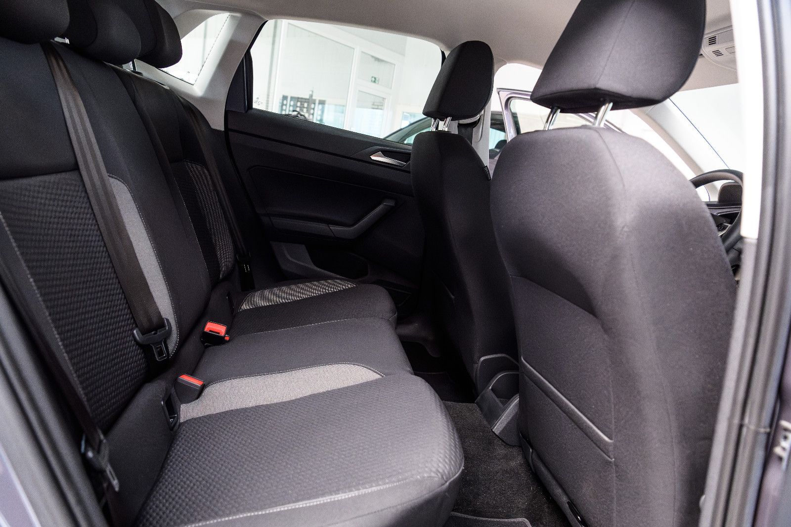 Fahrzeugabbildung Volkswagen Polo 1.0l 59kw+Klima+LED+GJ-Reifen+SHZ