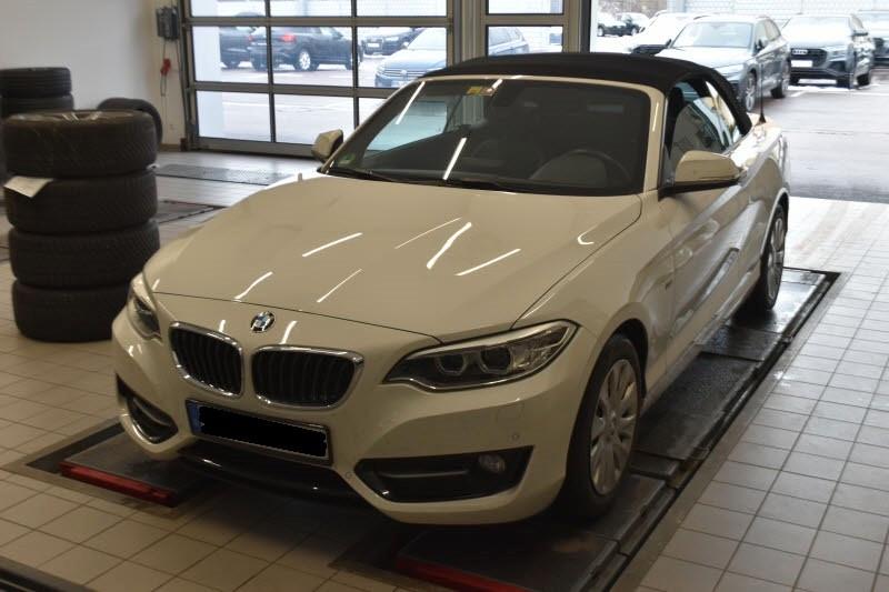 BMW 220 i Cabrio Automatik Sport Line