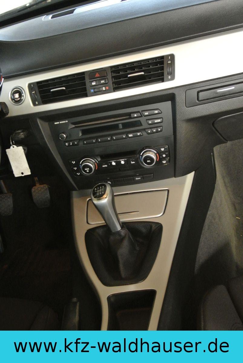 BMW 318 2010 — photo 22