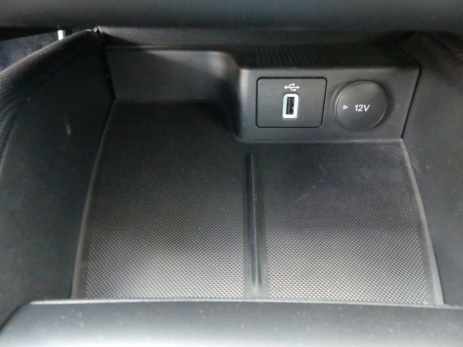 Fahrzeugabbildung Ford Focus Turnier Active*ACC*RFK*