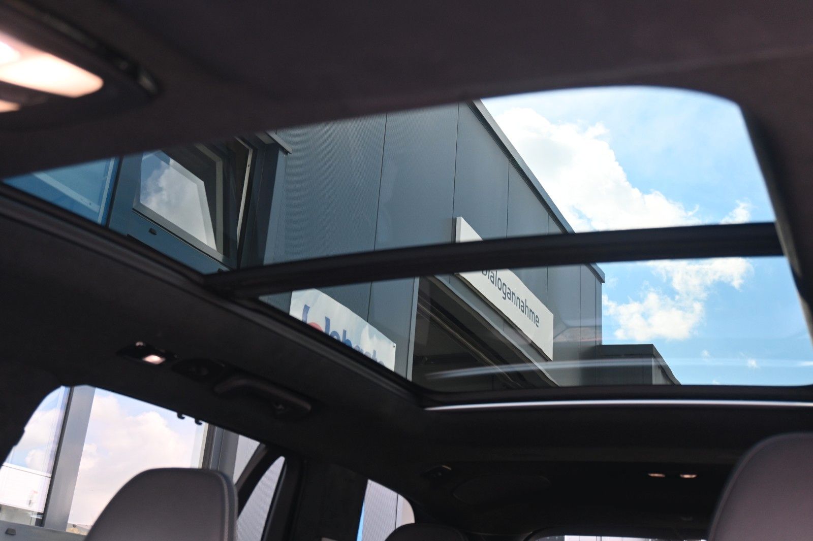 Fahrzeugabbildung Volvo B5D Ultimate Dark HK*HUD*PANO*STHZ*360*STHZ*AHK*