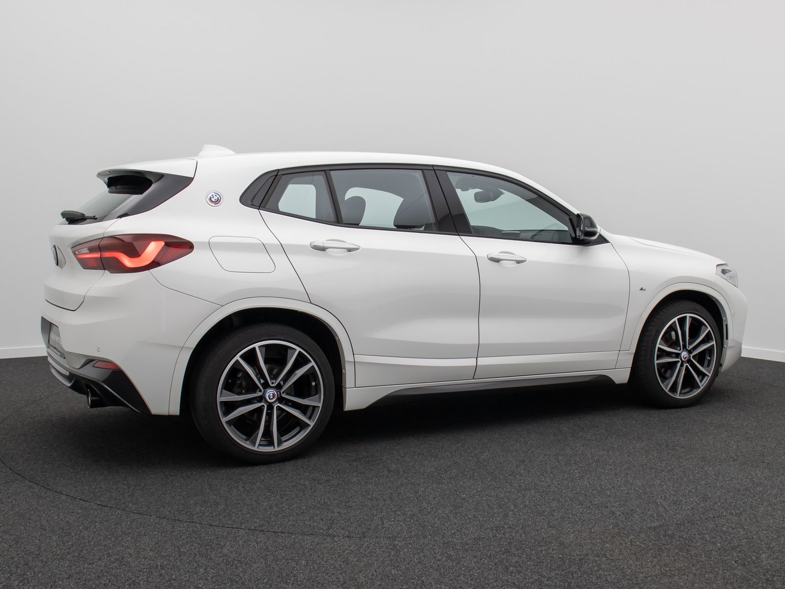 Fahrzeugabbildung BMW X2 sD18d M Sport DAB Kamera LED ParkAss Navi 19"