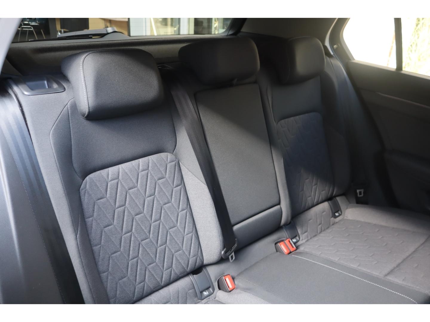 Volkswagen Golf VIII 1.5 eTSI DSG AHK Winterpaket RFK Side, миниатюра 14