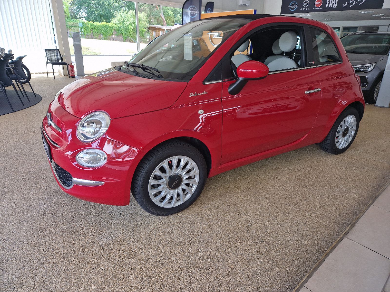 Fahrzeugabbildung Fiat 500C 1.0 GSE N3 Hybrid DOLCEVITA PDC