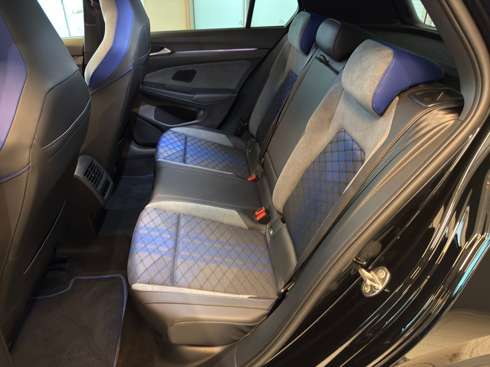 Volkswagen Golf VIII 2.0 TSI R Black Edition 4Motion foto 21