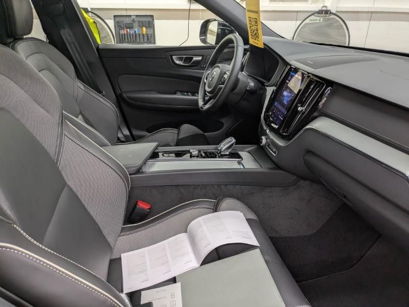 Fahrzeugabbildung Volvo XC 60 B5 Ultra Black Edition AWD |