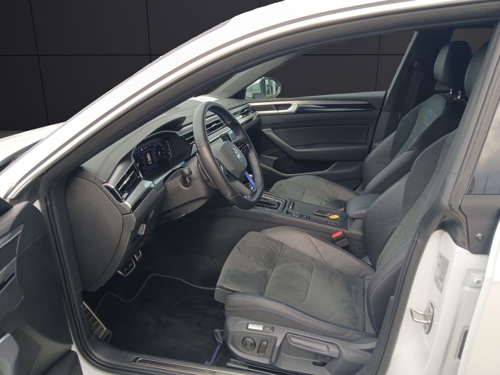Fahrzeugabbildung Volkswagen Arteon SB R 4M R-Line Matrix AHK Navi  Pano HUD