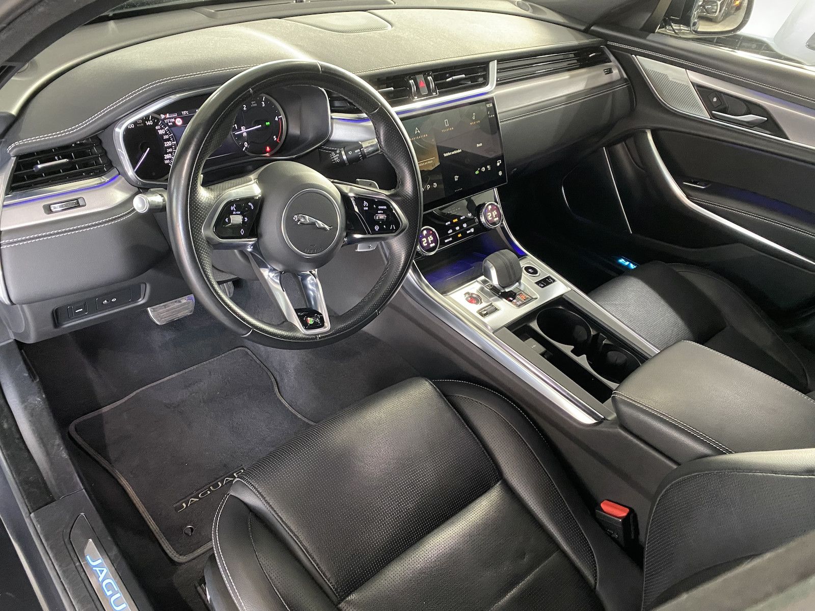 Fahrzeugabbildung Jaguar XF R-Dynamic AWD/BlackPack/Meridian/´19/AHK/