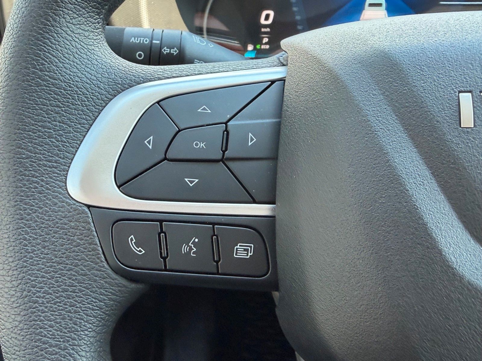 Fahrzeugabbildung Iveco Daily 35S16 H 3.0L A8 *Automatik*AHK*7-Sitze*