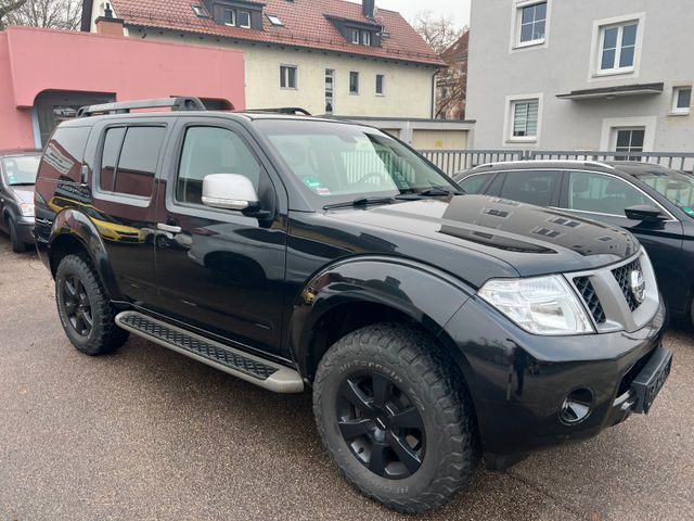 Nissan Pathfinder 2.5 dCi XE. 4X4.Deutsches Fzg.7 Sitze