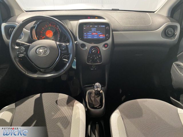 AYGO 1.0 x-play Team D KLIMA RÜCKFAHRKAMERA LM