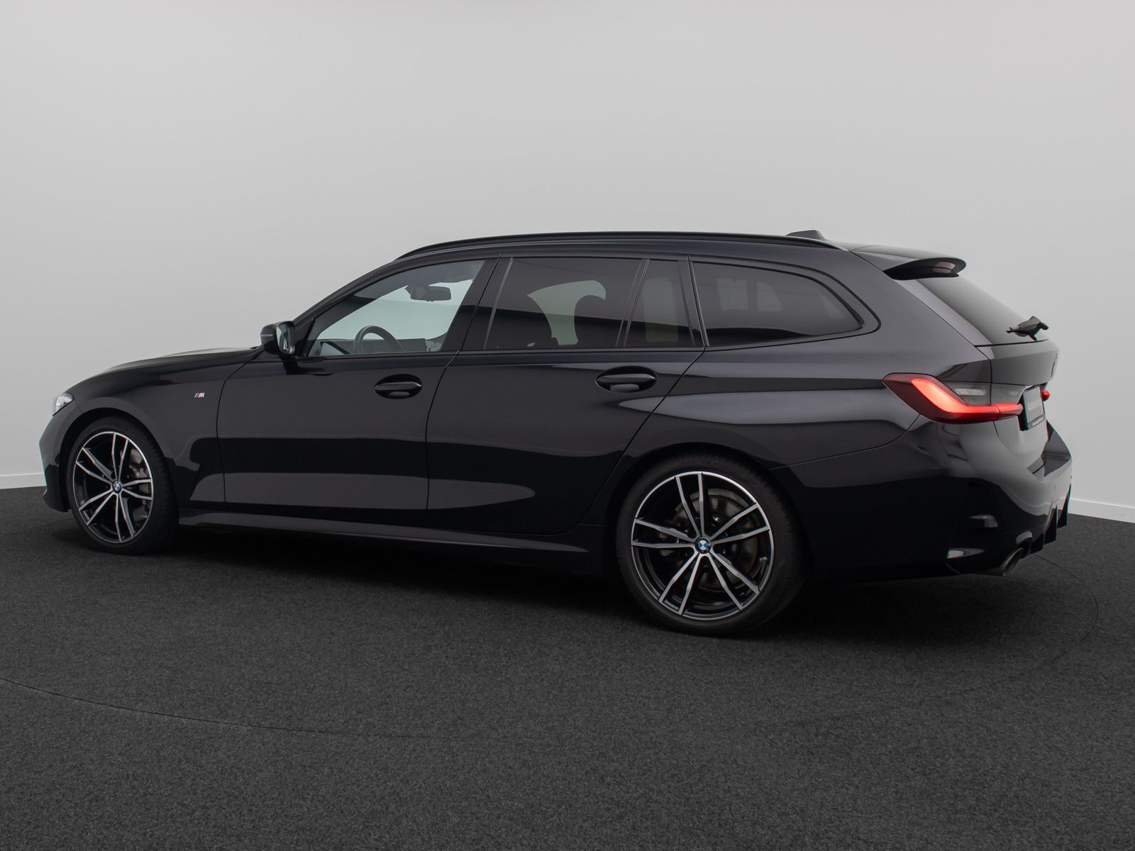 Fahrzeugabbildung BMW 330d M Sport H/K Panorama HUD DAB Alarm 19Zoll