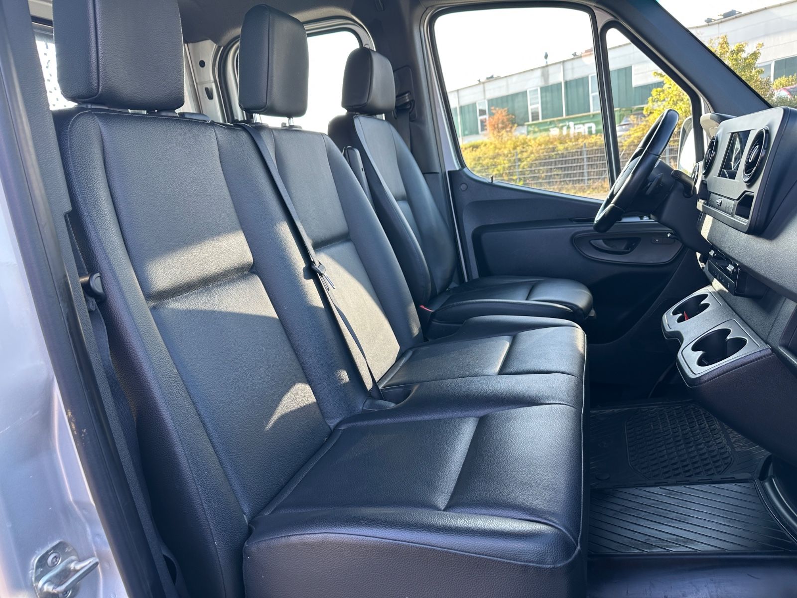 Fahrzeugabbildung Mercedes-Benz Sprinter III PritscheDoKa RWD317/7Sitze/Navi/AHK