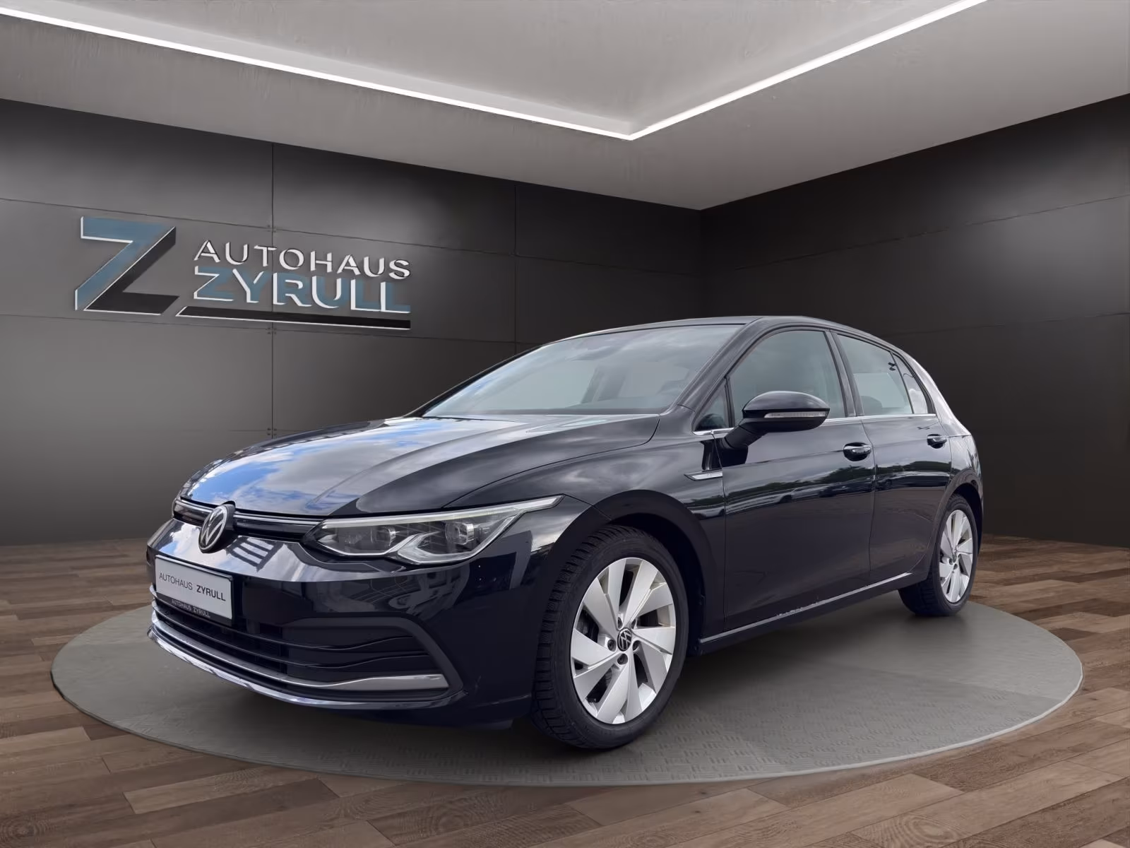 Volkswagen Golf VIII 1.5 TSI Style 150 PS PANO/AHK/SPORTS