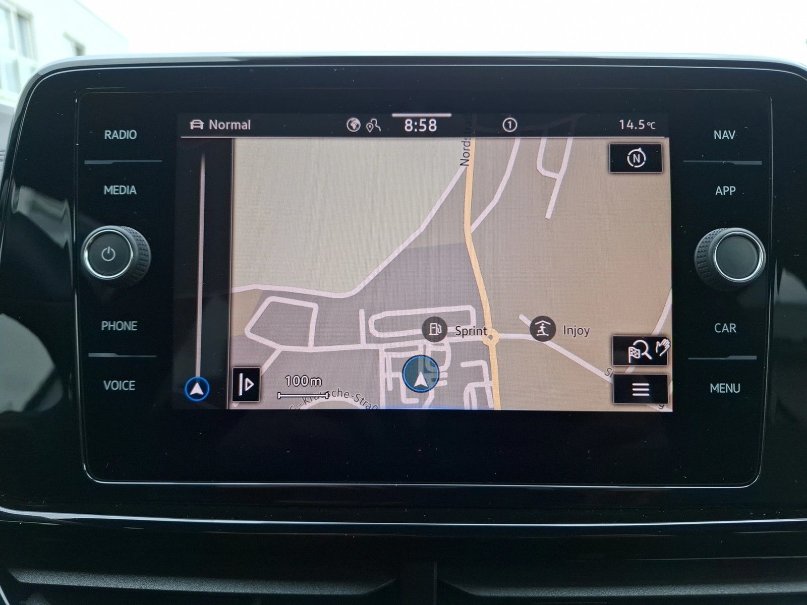 Fahrzeugabbildung Volkswagen T-Roc TSI R-Line DSG Matrix Navi AID ACC RFK SHZ