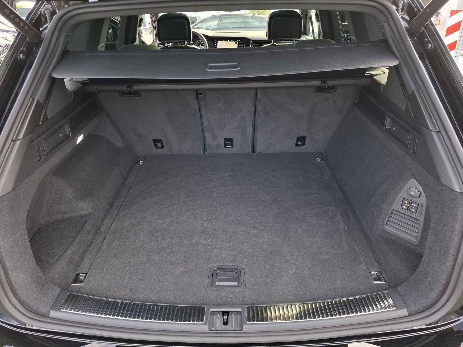 Imagen del vehículo: Volkswagen Touareg 3.0 TDI 4M R-Line VOLL Black 22" UPE 114T