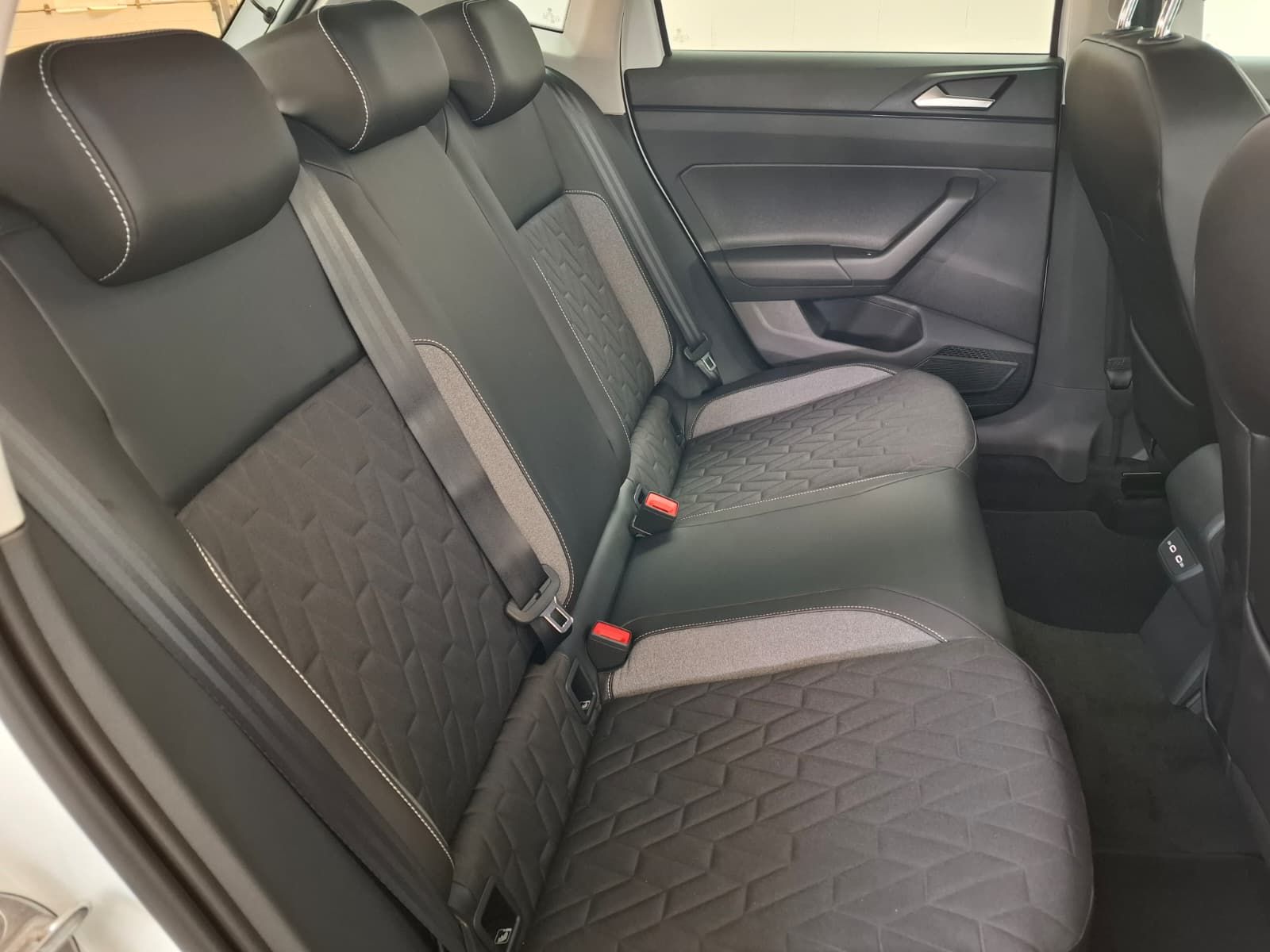 Fahrzeugabbildung Volkswagen Polo VI Energy 1.0 TSI +LED + ACC + TravelAssist