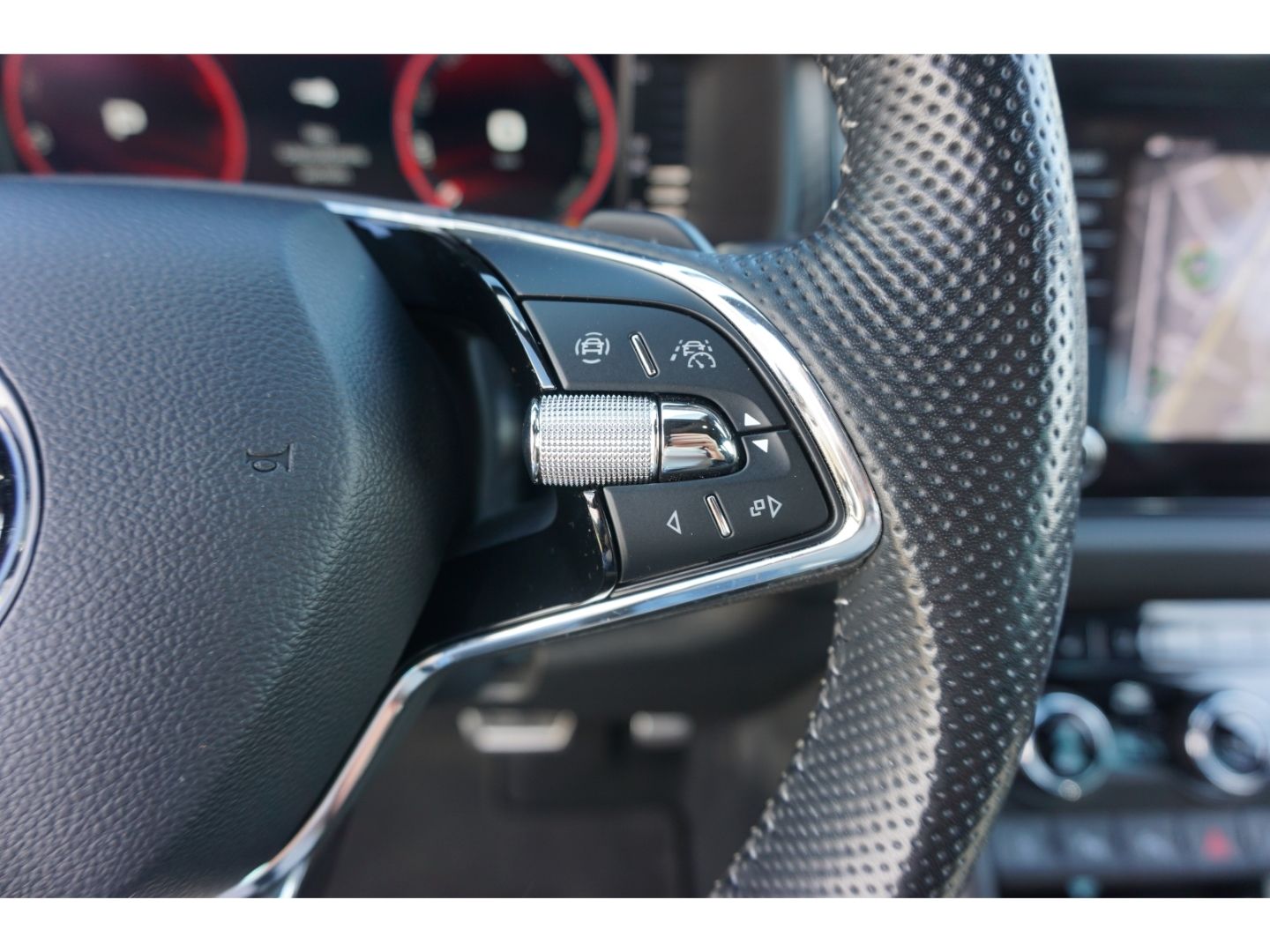 Skoda Kodiaq 2.0 TDI Sportline 4x4 DSG AHK Navi LED AC foto 16
