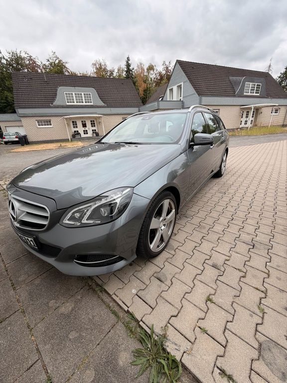 Image of Mercedes-Benz E 220